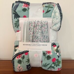 Casual Living Reversible Luxe Plush Throw